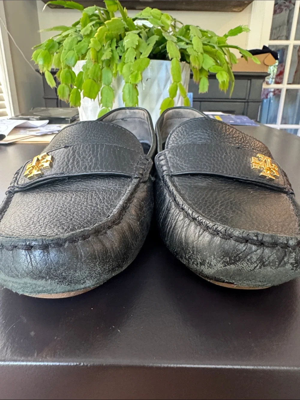 Tory Burch Black leather driving/loafers-size 10 medium